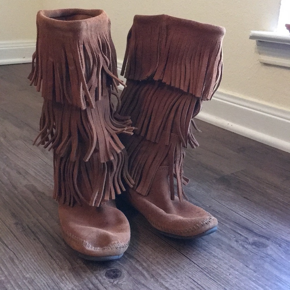 Minnetonka three layer fringe brown boots 6